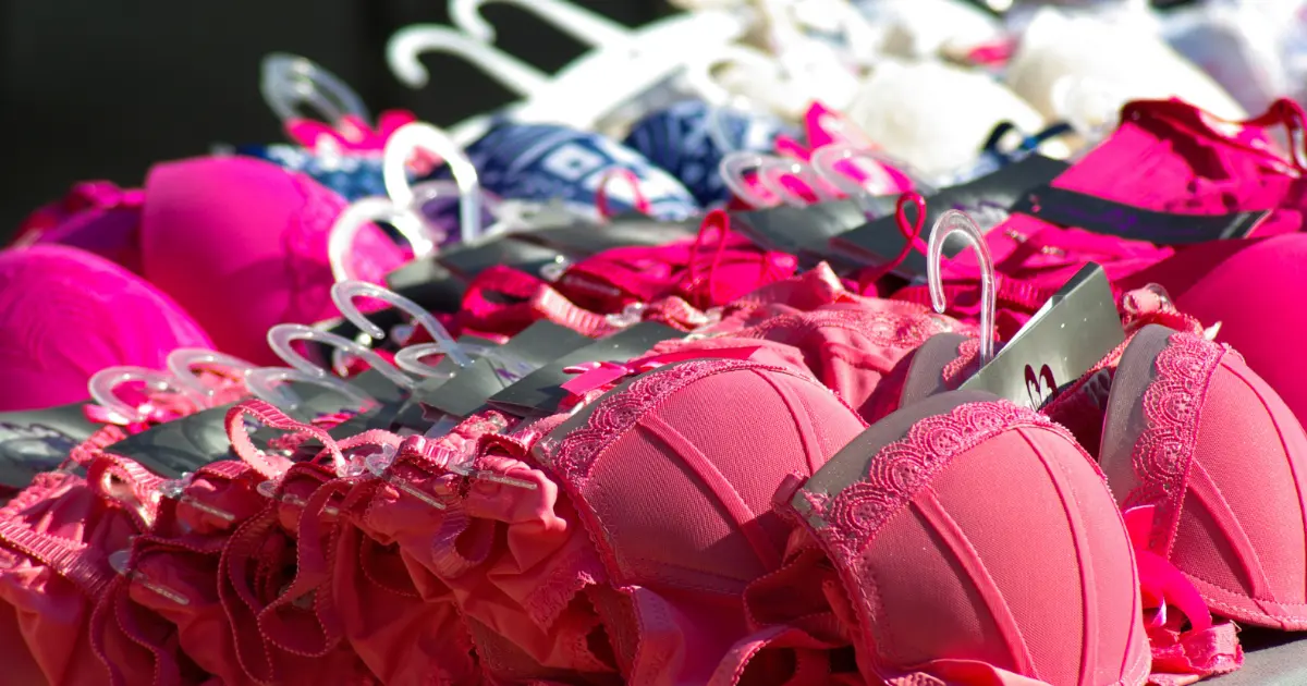 Seasonal bra collection layout